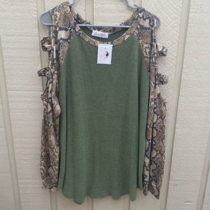 🆕🌵NWT RAE MODE green cold shoulder shirt, 3XL